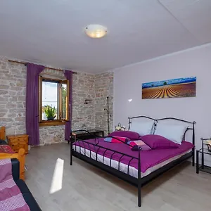 https://holiday-stone-house.in-istria.net